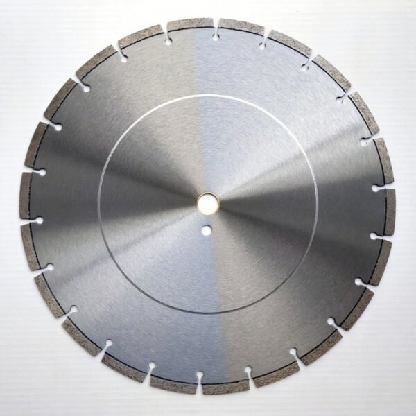 Mature concrete saw blade